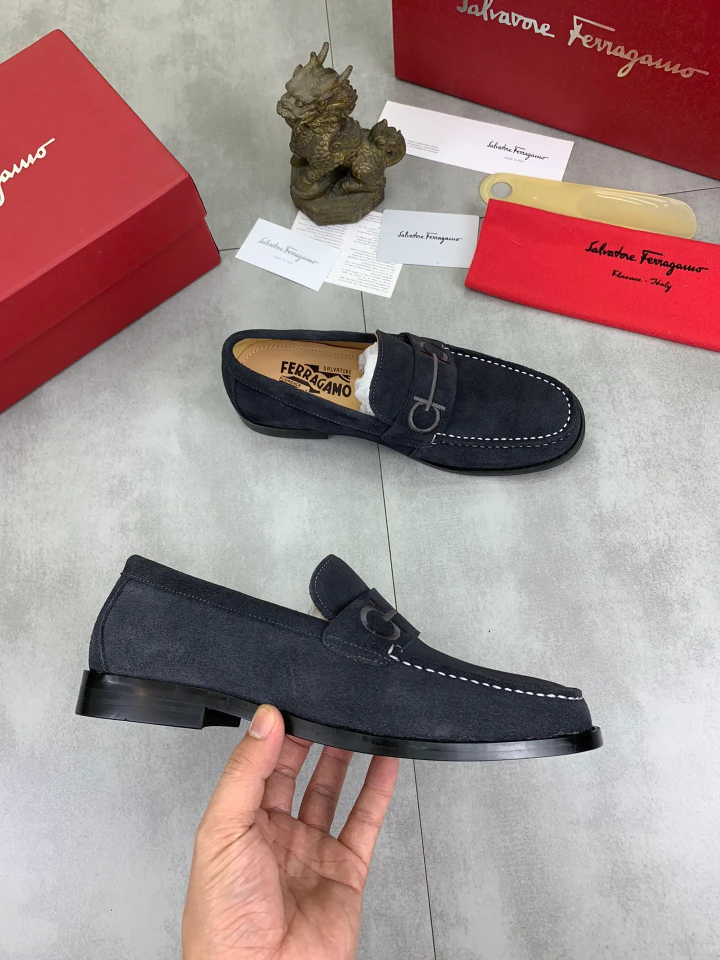 Men's Men's Shoes 💰P460💰[New Style] Water-dyed Niuli 🆘[Salvatore Ferragamo] Ferragamo's latest casual business leather shoes for men! Available at counters simultaneously! The fabric is made of specially imported original calfskin, the lining is made of imported water-dyed cowhide, and the original combination outsole is absolutely luxurious and leads the fashion trend. Matching code: 38-45; 5️⃣ colors available